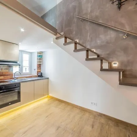 Top Location Modern Flats For Groups