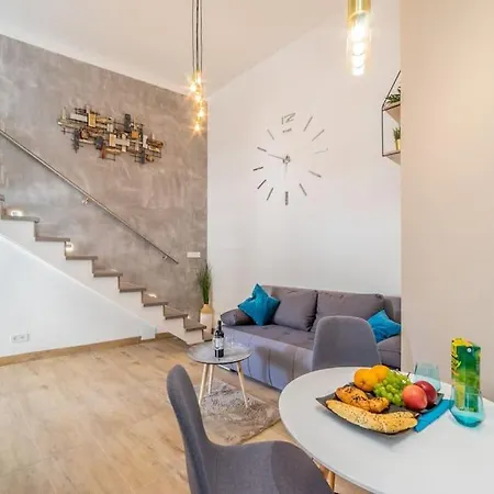 Top Location Modern Flats For Groups